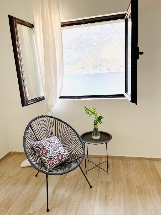 Chic Sea Front Apartment With Breathtaking Kotor Bay View Donji Stoliv Εξωτερικό φωτογραφία