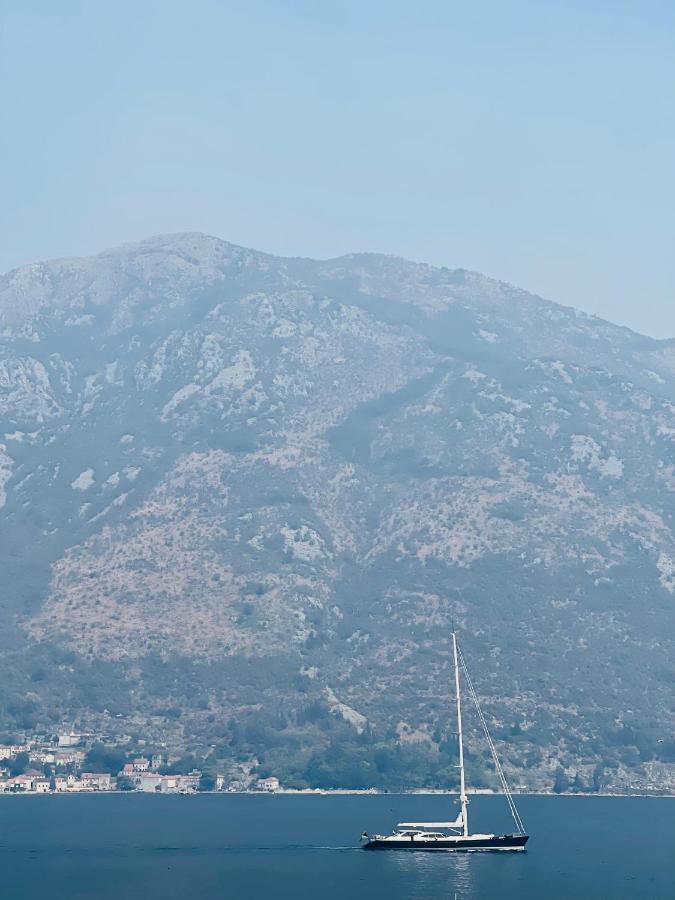 Chic Sea Front Apartment With Breathtaking Kotor Bay View Donji Stoliv Εξωτερικό φωτογραφία